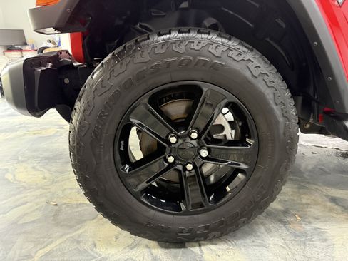 Used 2022 Jeep Wrangler Unlimited Sahara AWD/4WD image 27