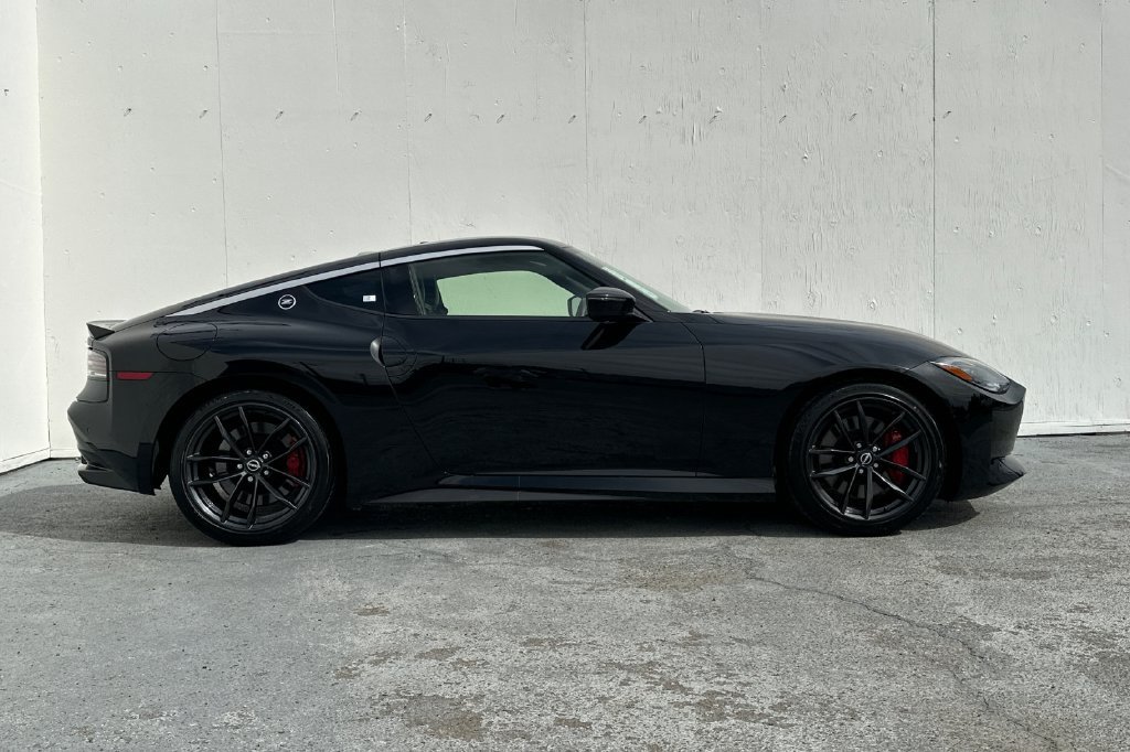 Certified 2025 Nissan Z Performance w/ Floor Mat Package RWD image 2