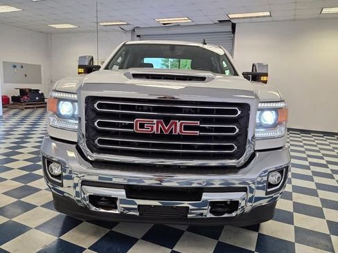 Used 2018 GMC Sierra 2500 SLT w/ Duramax Plus Package AWD/4WD image 2