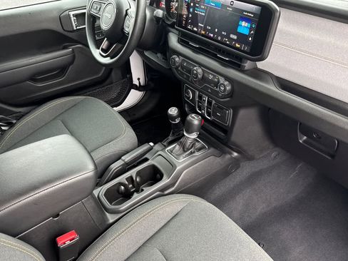 Used 2025 Jeep Wrangler Unlimited Sport AWD/4WD image 16