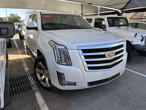Used 2020 Cadillac Escalade ESV Premium Luxury image 2