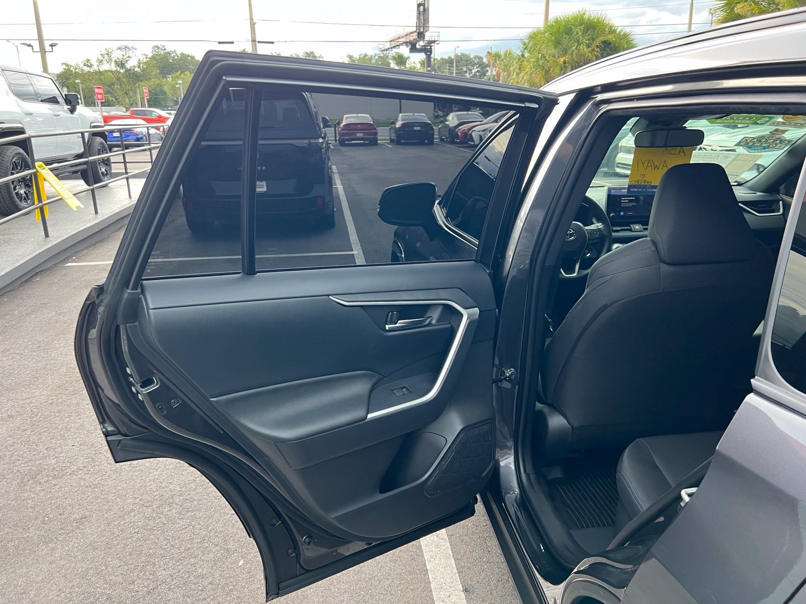 Used 2025 Toyota RAV4 SE AWD/4WD image 40