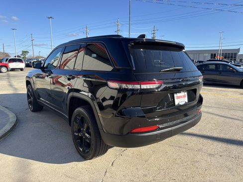 Used 2024 Jeep Grand Cherokee Altitude image 5