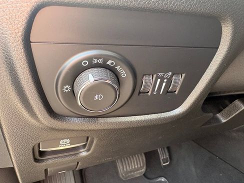Used 2023 Jeep Grand Cherokee L Limited AWD/4WD image 11