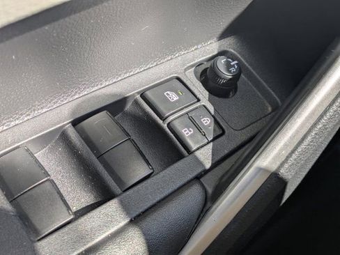 Used 2024 Toyota Corolla Cross L image 22