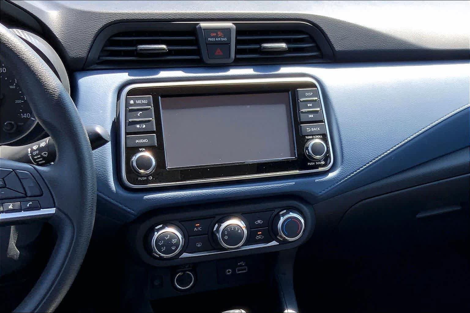 Used 2025 Nissan Versa SV FWD image 7