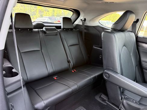 Used 2022 Toyota Highlander Platinum image 30