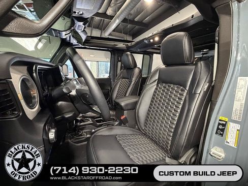 Used 2025 Jeep Wrangler Unlimited Sahara w/ Safety Group AWD/4WD image 20