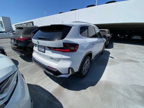 Used 2025 BMW X1 xDrive28i AWD/4WD image 3