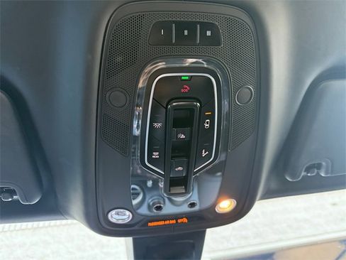 Used 2020 Bentley Bentayga image 24