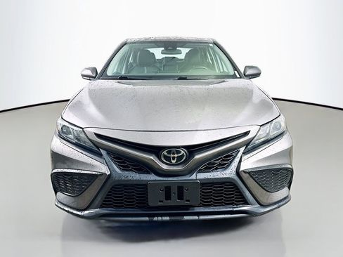 Used 2021 Toyota Camry SE image 2