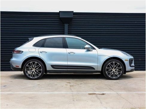 Certified 2025 Porsche Macan image 8