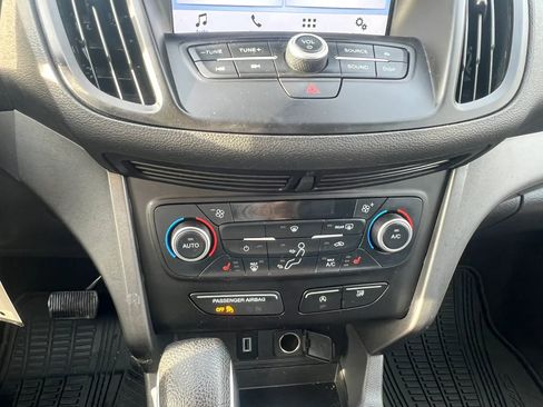 Used 2018 Ford Escape SE w/ SE Sync 3 Package AWD/4WD image 19