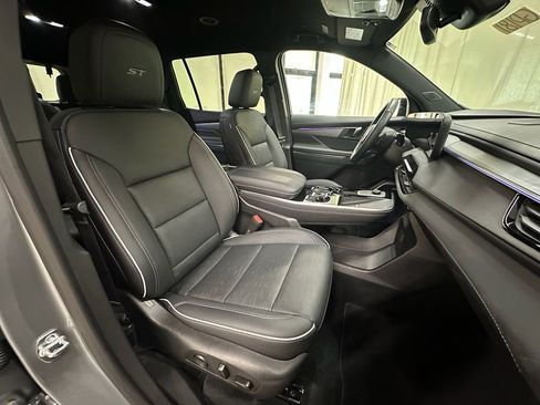 Certified 2025 Buick Enclave Sport Touring image 18