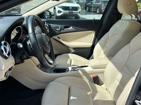 Used 2018 Mercedes-Benz GLA 250 4MATIC image 4