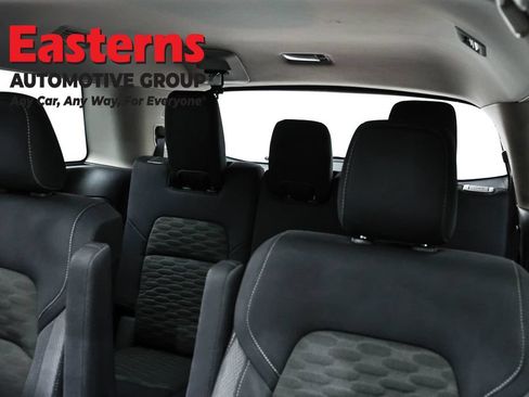 Used 2023 Nissan Pathfinder SV w/ SV Premium Package AWD/4WD image 37