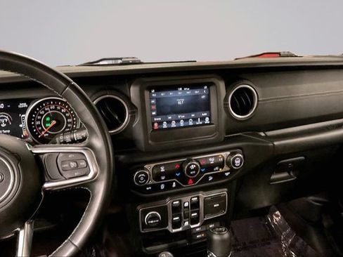Used 2018 Jeep Wrangler Unlimited Sahara AWD/4WD image 7