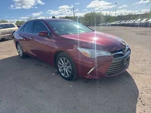 Used 2015 Toyota Camry XLE w/ Moonroof Package image 7