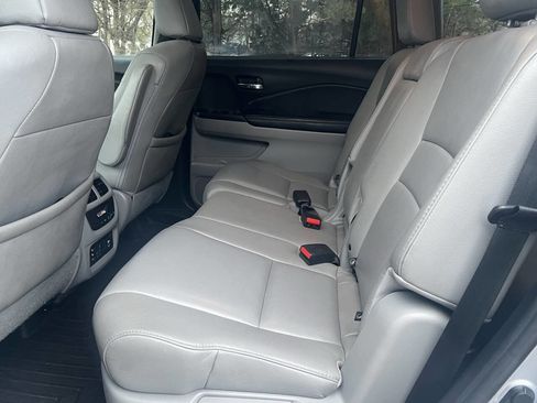 Used 2017 Honda Pilot Touring image 42