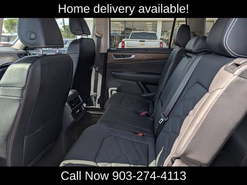 Used 2025 Volkswagen Atlas SE AWD/4WD image 25