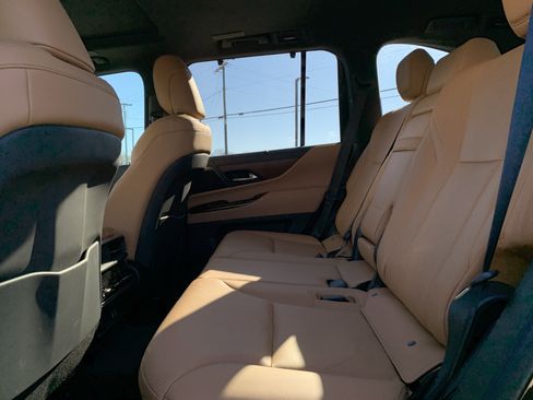 Used 2024 Lexus LX 600 4WD w/ Luxury Package image 30