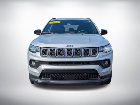 Used 2024 Jeep Compass Latitude AWD/4WD image 9