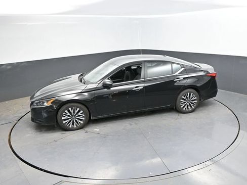 Used 2025 Nissan Altima 2.5 SV FWD image 34