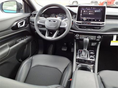 New 2026 Jeep Compass Latitude image 4