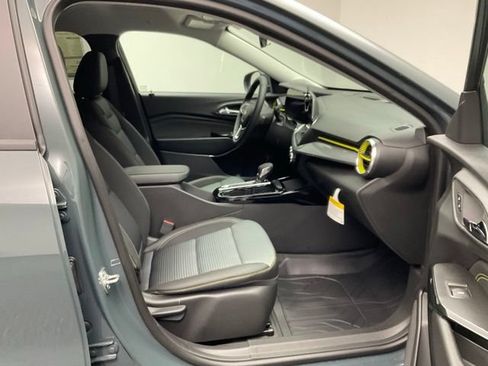 New 2026 Chevrolet Trax LT w/ LT Convenience Package FWD image 23