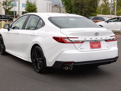 Used 2026 Toyota Camry SE image 7