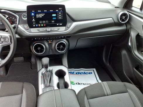 Used 2025 Chevrolet Blazer LT FWD image 15
