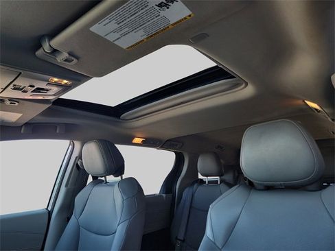 Used 2022 Toyota Sienna XLE image 25