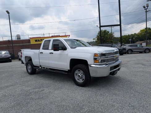 Used 2019 Chevrolet Silverado 2500 W/T AWD/4WD image 3
