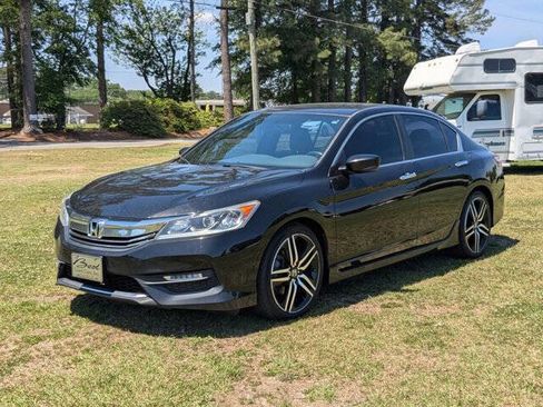 Used 2017 Honda Accord Sport image 7