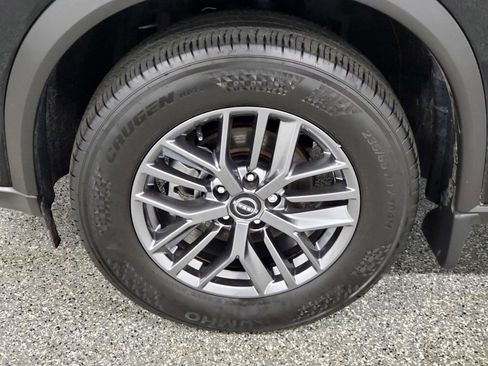 Used 2024 Nissan Rogue S AWD/4WD image 9