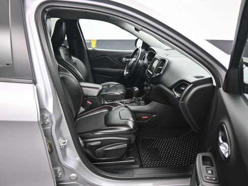 Used 2019 Jeep Cherokee Trailhawk AWD/4WD image 41