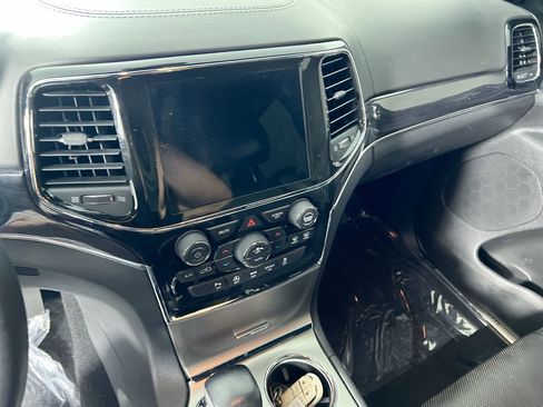 Used 2020 Jeep Grand Cherokee Overland RWD image 25