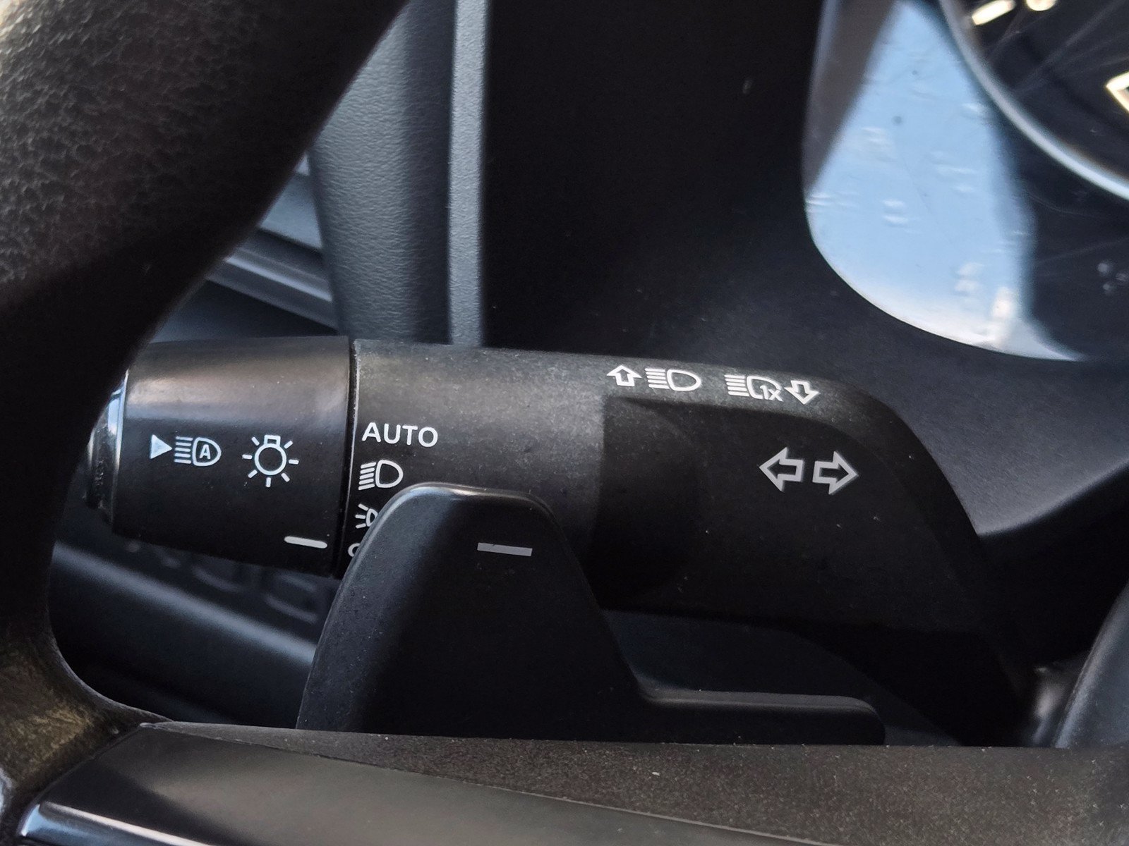 Used 2024 Nissan Rogue S AWD/4WD image 21