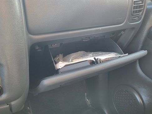 Used 2003 Chevrolet S10 Pickup LS image 25