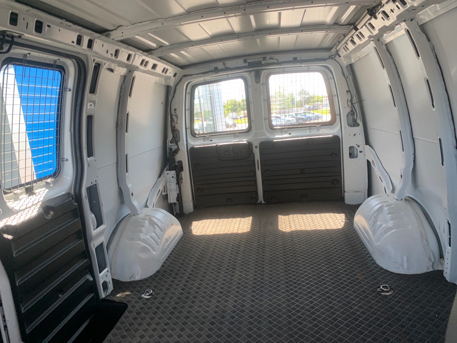 Used 2022 Chevrolet Express 2500 w/ Driver Convenience Package RWD image 12