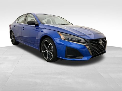 Used 2025 Nissan Altima 2.5 SR FWD image 8