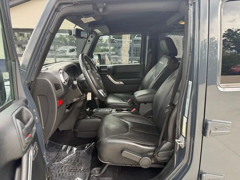 Used 2017 Jeep Wrangler Unlimited Rubicon image 15