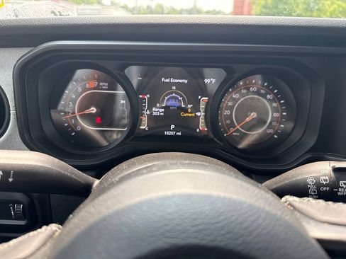 Used 2025 Jeep Wrangler Sport AWD/4WD image 11