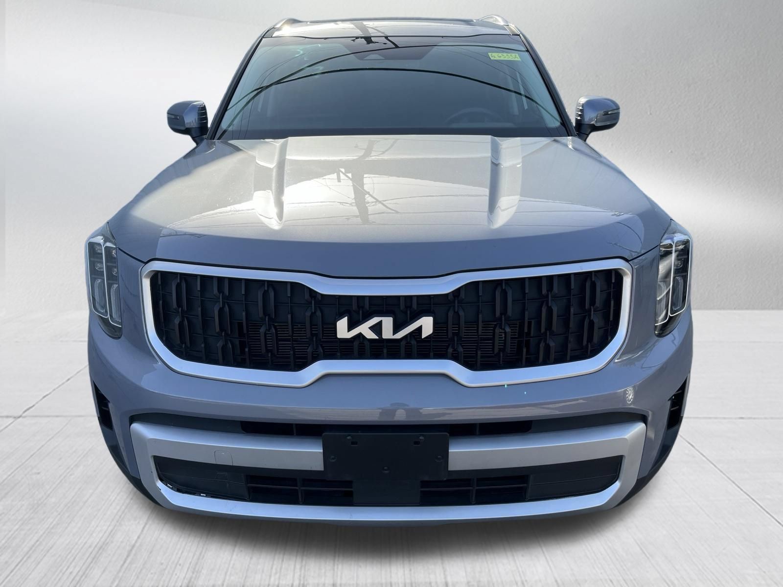 Used 2024 Kia Telluride EX w/ EX Captain's Chair Package AWD/4WD image 2