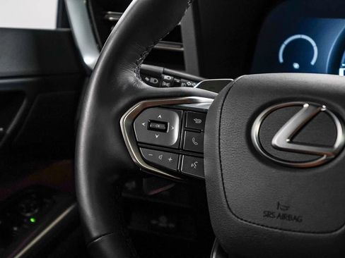 Used 2025 Lexus GX 550 w/ Accessory Package (2T) image 16