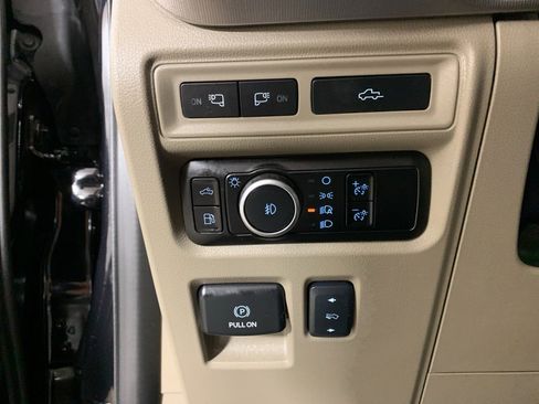 Used 2024 Ford F150 Platinum w/ Equipment Group 703A Plus image 19