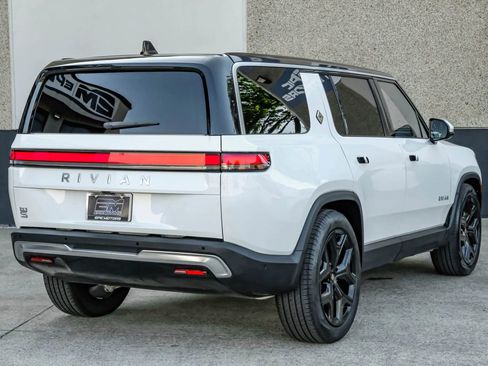 Used 2024 Rivian R1S Adventure AWD/4WD image 12