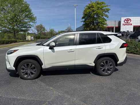 Used 2022 Toyota RAV4 XLE Premium image 3
