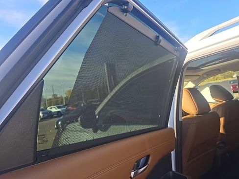 New 2025 Nissan Pathfinder Platinum image 45