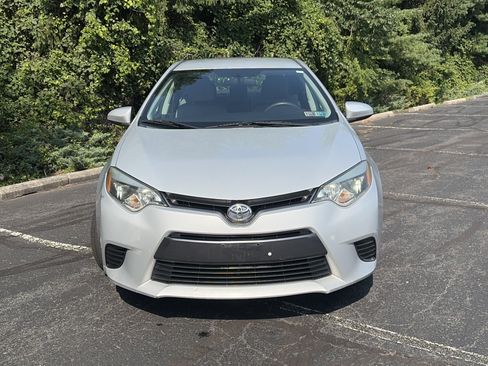 Used 2015 Toyota Corolla LE FWD image 2